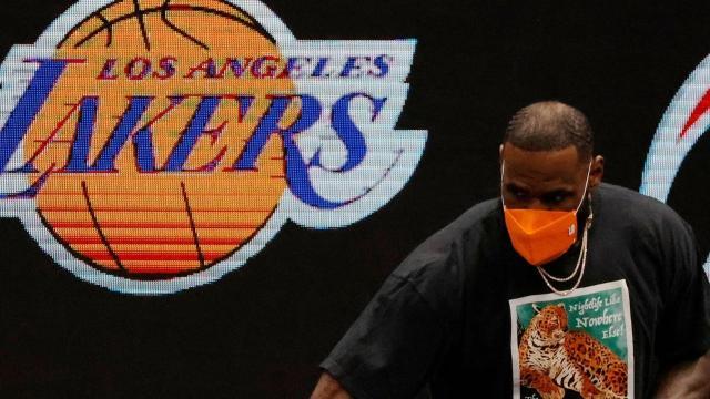 世界杯直播软件-浓眉哥状态已重新拉满 勒布朗何时才能王者归来？