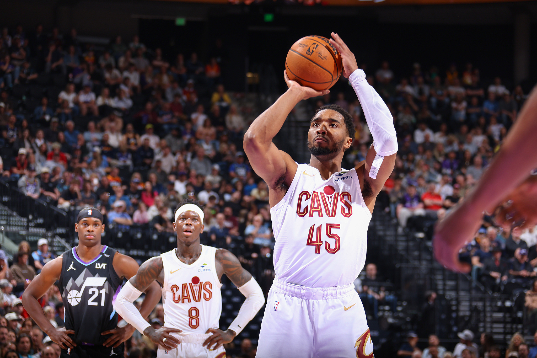 世界杯官方app下载-米切尔34分哈登13+6+14 骑士送爵士6连败